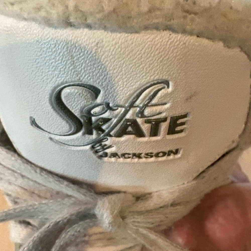 Soft Skate by Jackson Mark 1 White Figure Skates, 12J (12 Junior) Blade is 7 1/3 - Picture 4 of 16